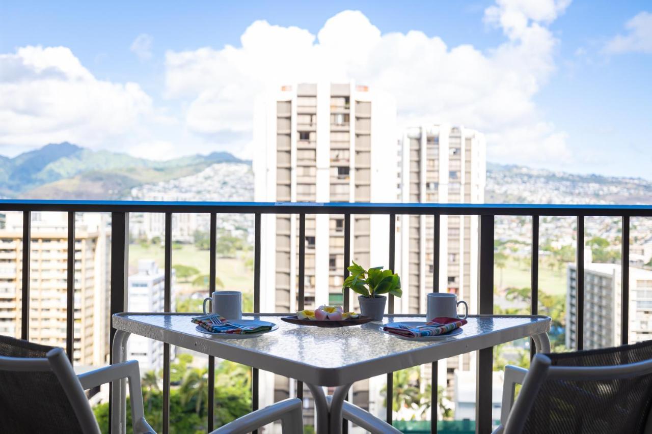 Beautiful Mountain View In Waikiki Sunset With Parking Apartment Honolulu Exterior foto